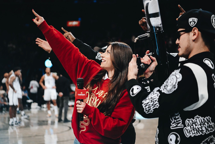 NBA-湖人不敌雄鹿 东契奇与字母哥争抢球权