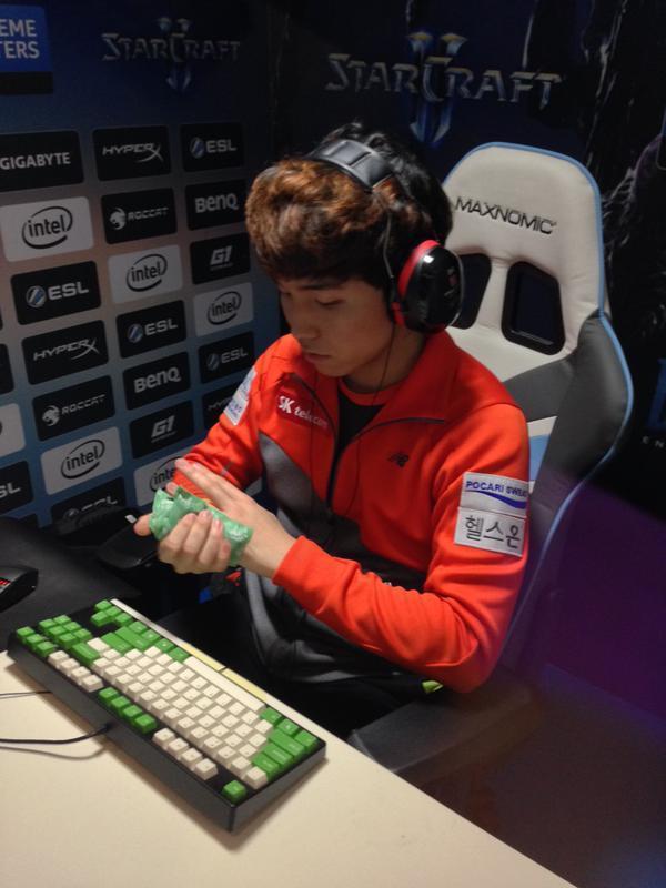 对手在LPL十周年舞台再次相遇，一起见证新十年首冠，无畏竞巅峰！